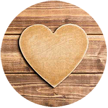 Taglio e incisione laser su legno.