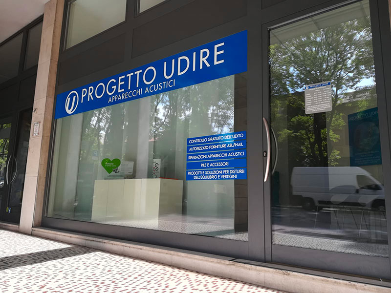 decorazione vetrina con vetrofaine